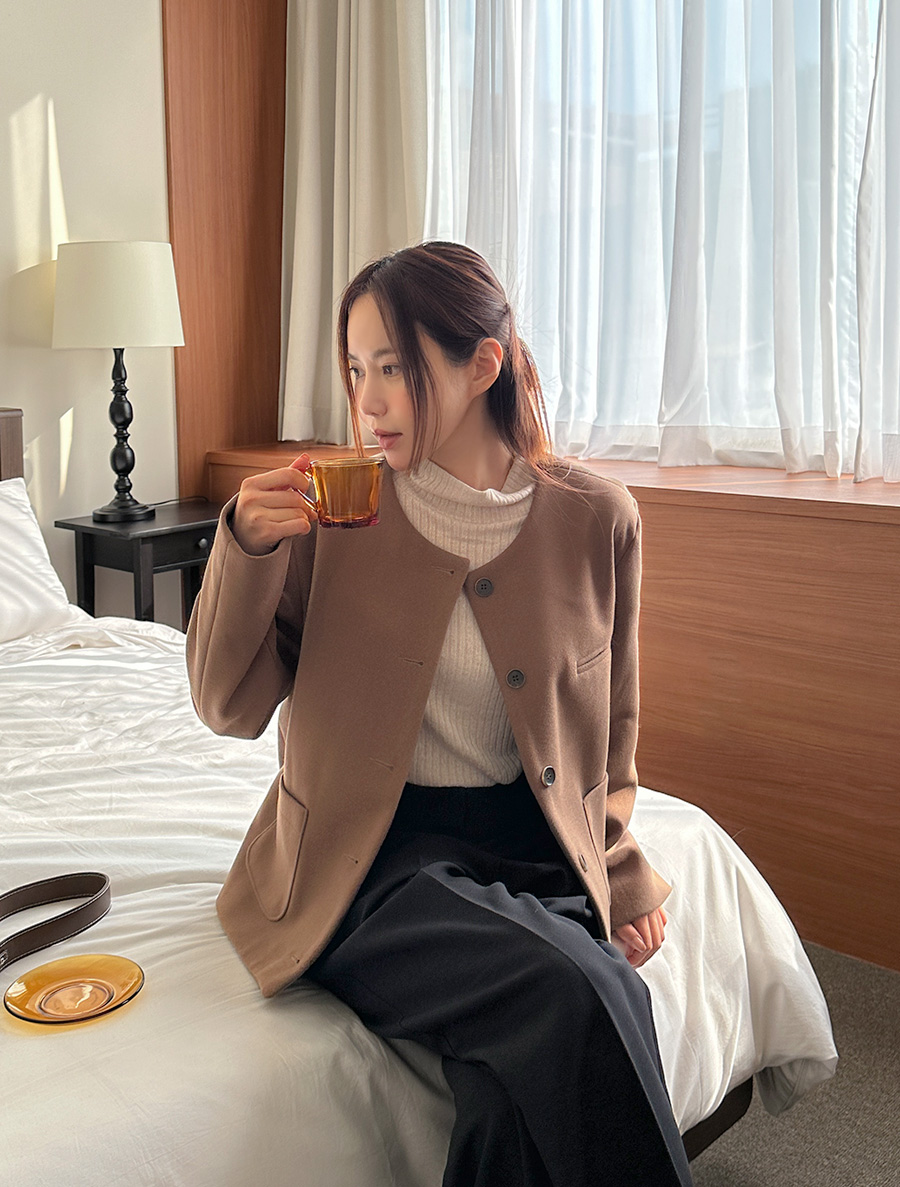 ヘルモルンウールラウンドジャケット