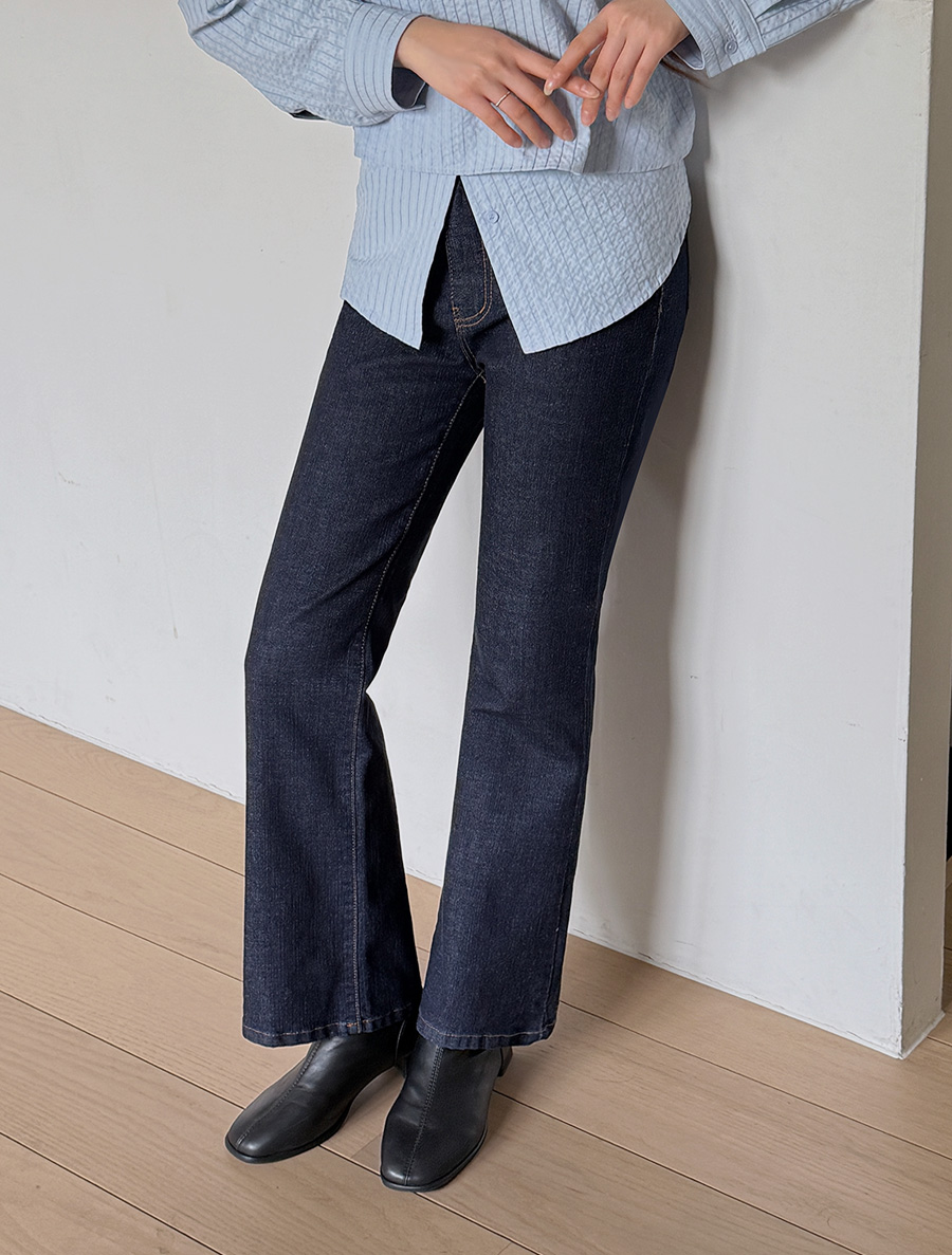 ジュエフン生地セミブーツカットデニムパンツ