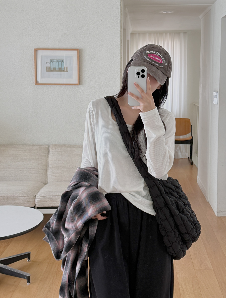 エンティティゴルジスクエアネックティーシャツ