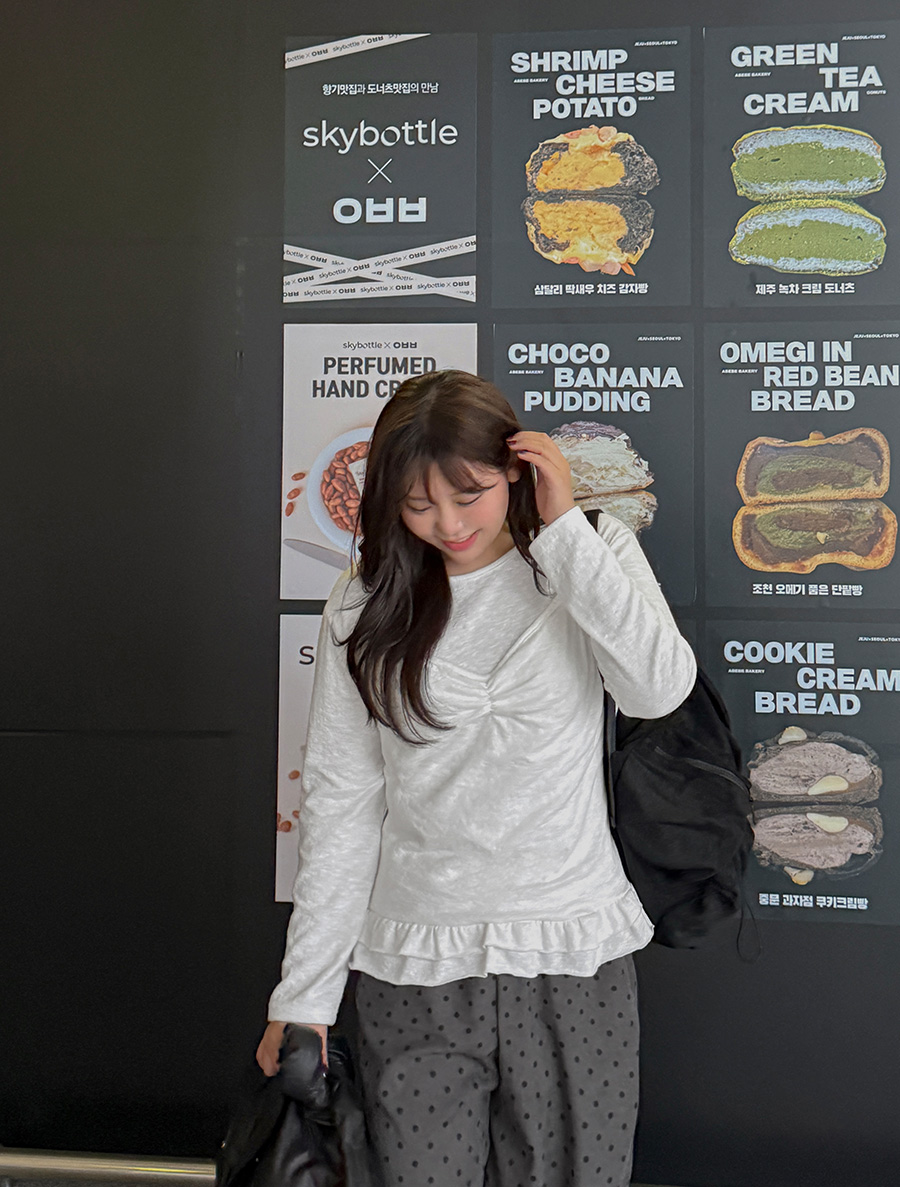 トエミューレイヤードシャーリングフリルティーシャツ