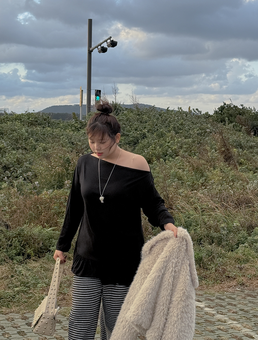 トリゼン フリル オフショルダーティーシャツ