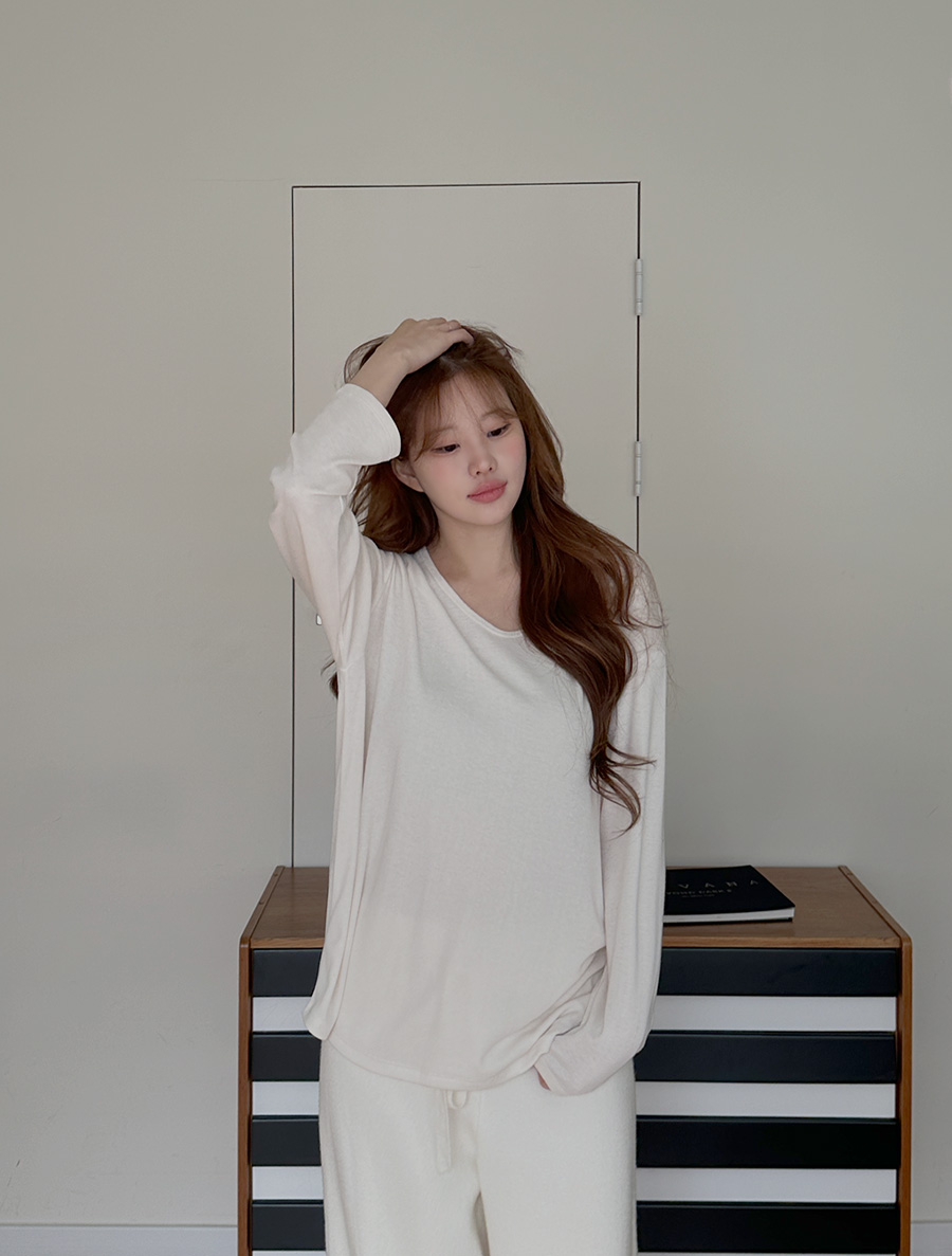 アトフンピッチ起毛ベーシックVネックティーシャツ