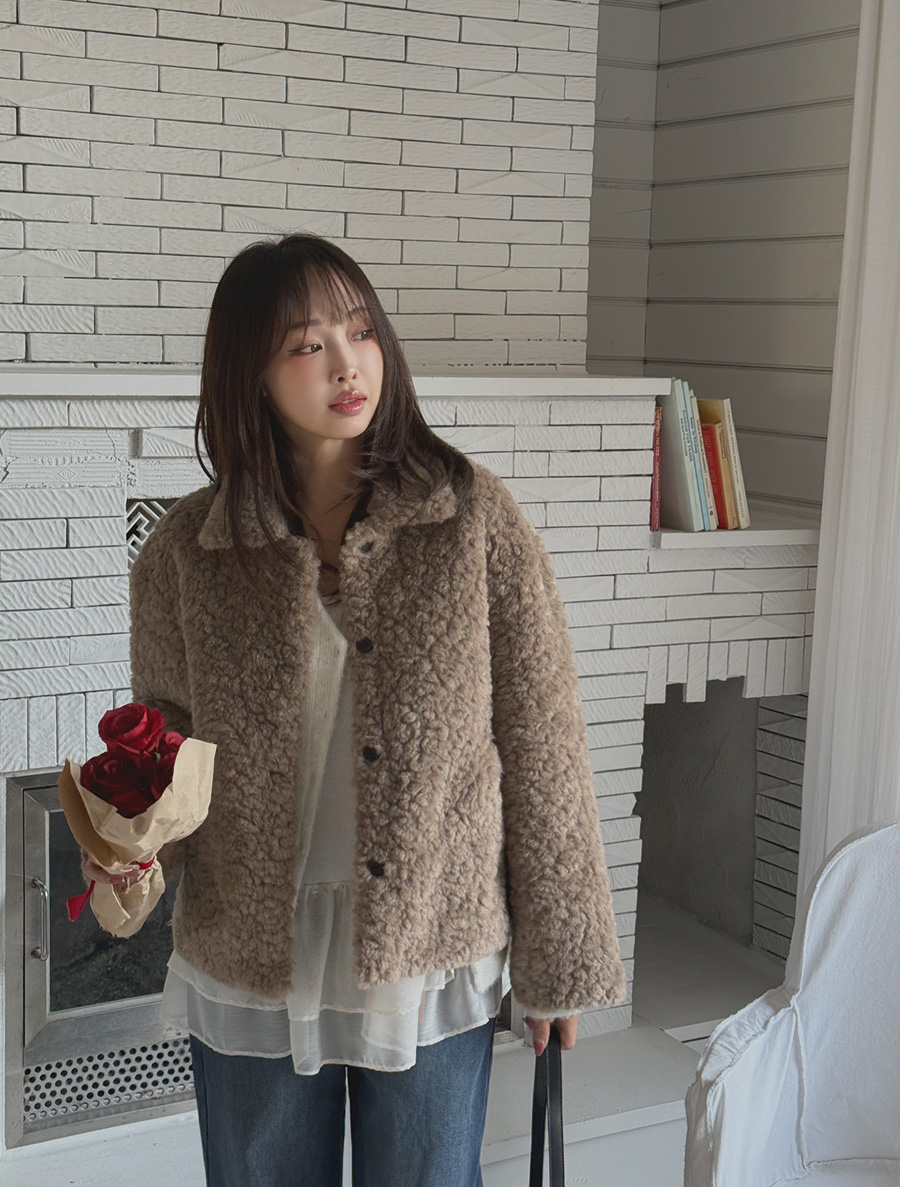 チェフヘンカラーフェイクファーボタンジャケット