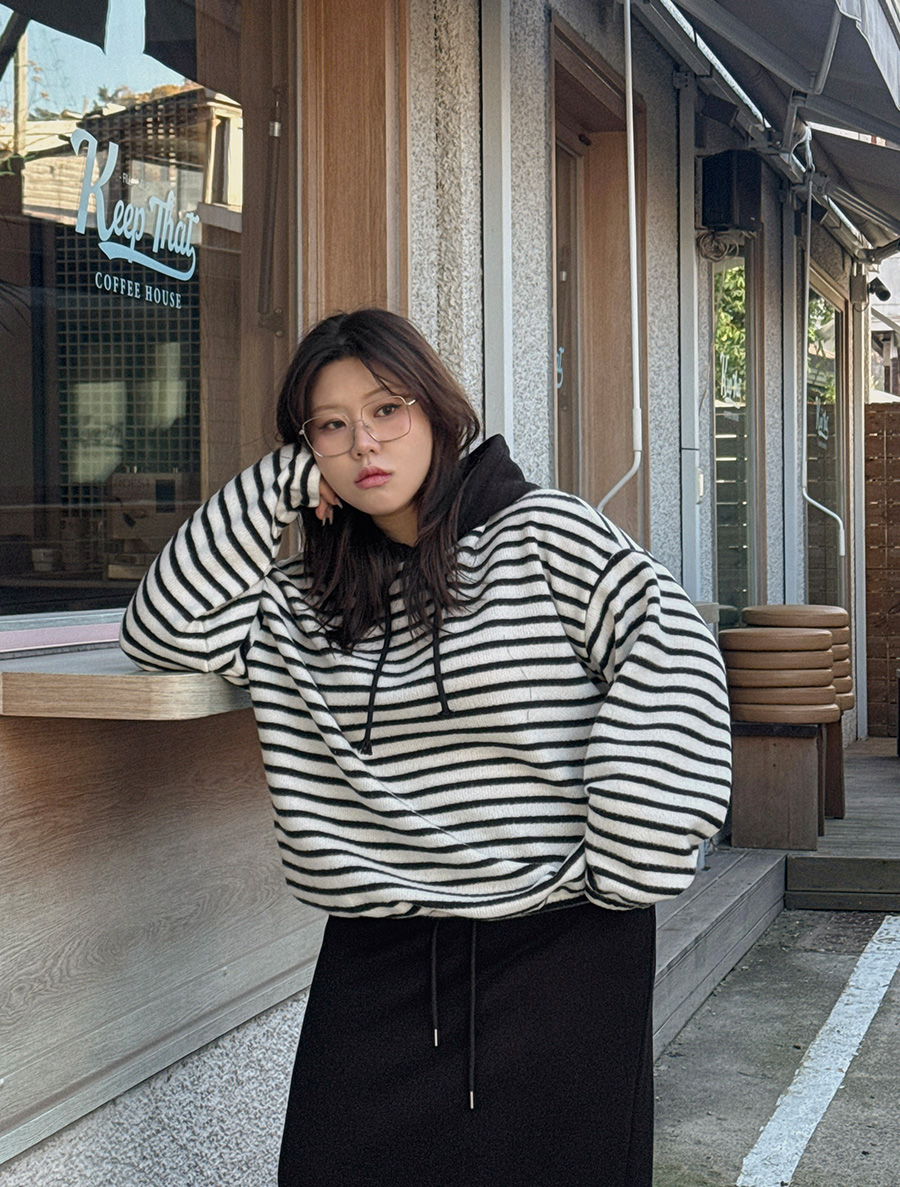 フューゼントヤギスタイルフードティーシャツ