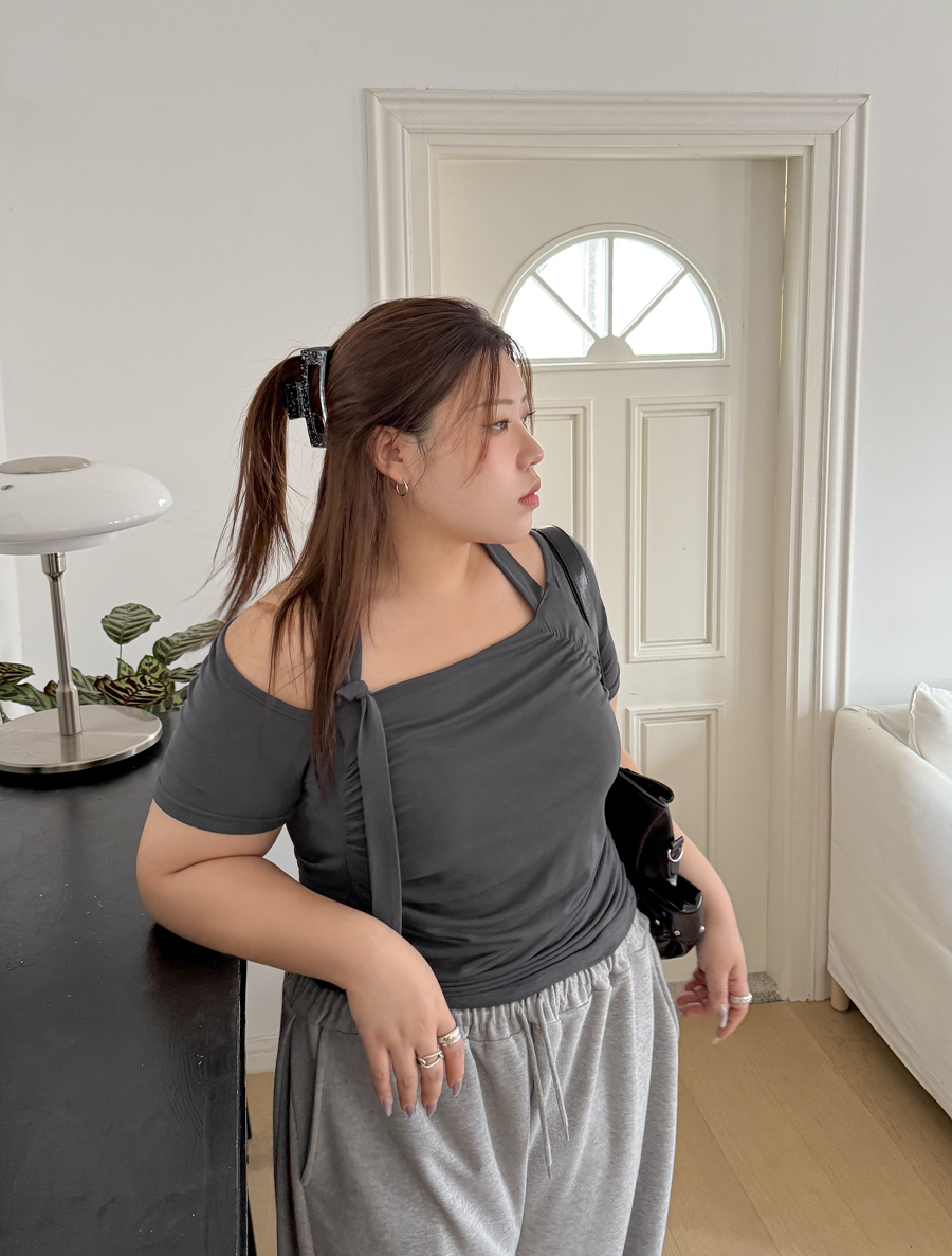 [EVELLET]ルベハホルターストラップシャーリングティーシャツ