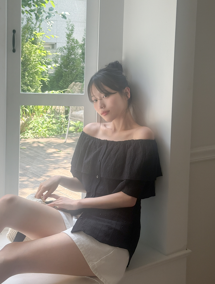 [EVELLET]テスズフリルオフショルダーブラウス