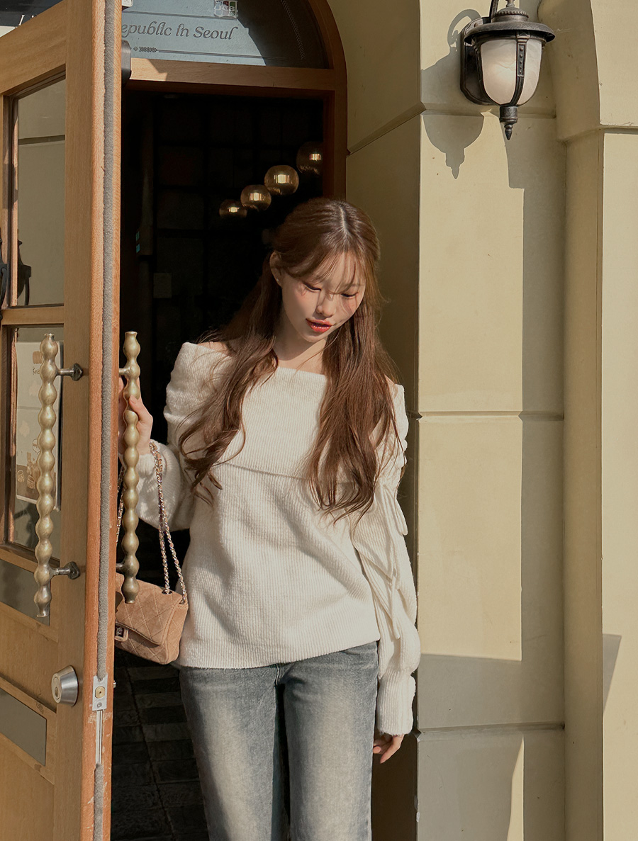 [EVELLET]ラトニングオフショルダーレースアップニット