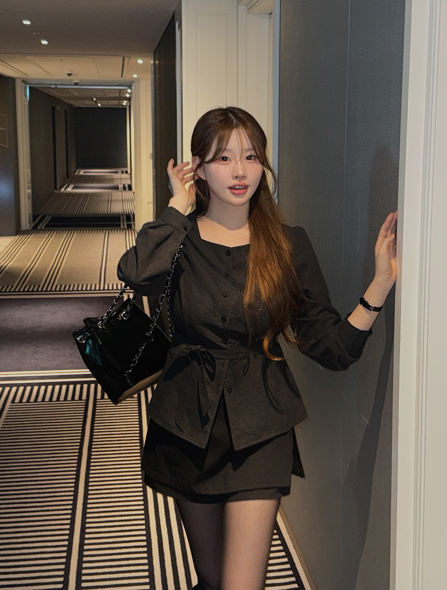 [EVELLET]エディレンストラップスクエアネックブラウス