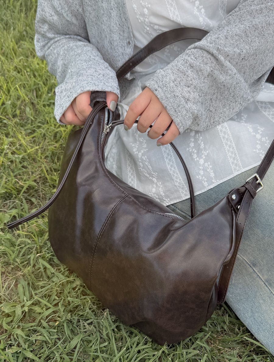 エンブチェレザーバックルクロースバック