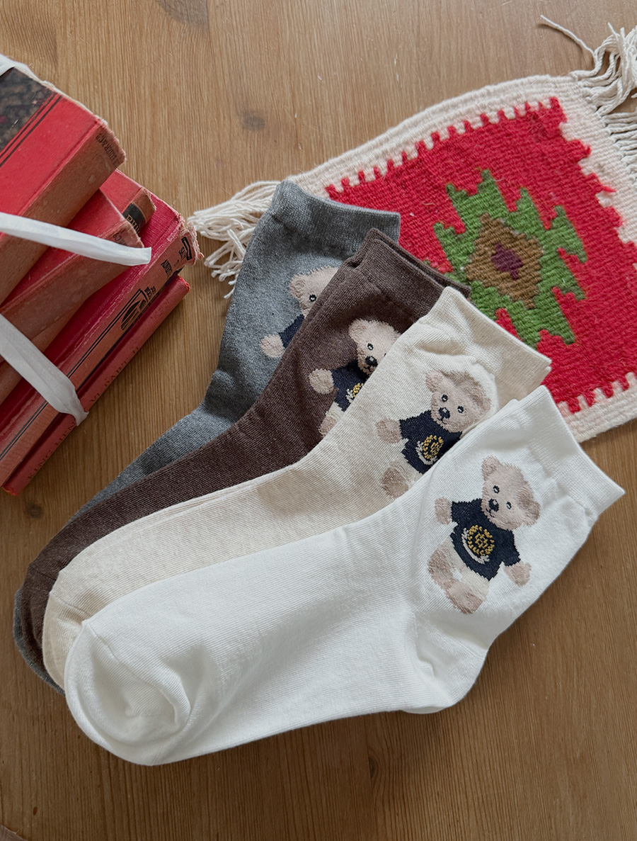 フェンディエテディベアソックス