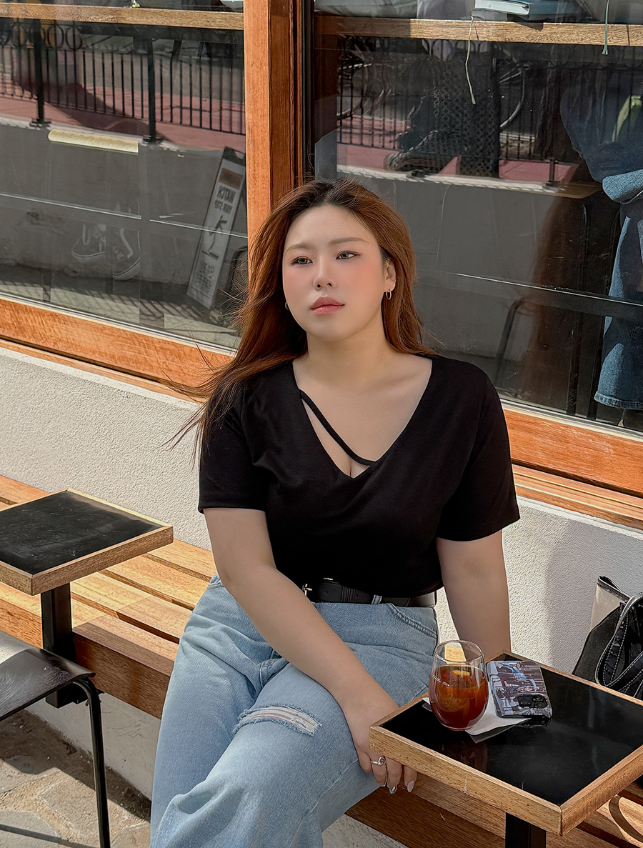 [EVELLET]ブオンビーVネックストラップティーシャツ