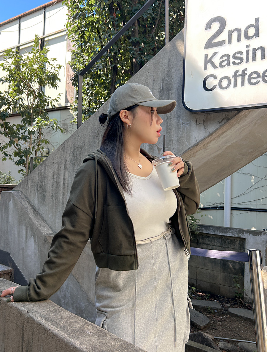 モデルンツウェークロップドフードジップアップ